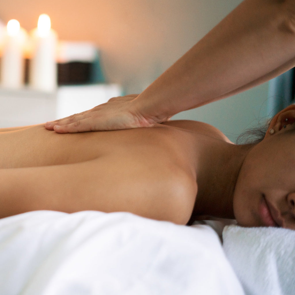 Top 4 Aromatherapy Massage Benefits